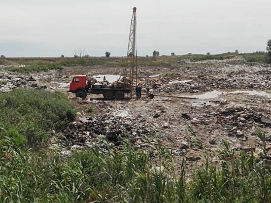 В Среднеахтубинском районе началась ликвидация крупной свалки
