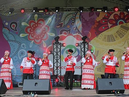 Волгоградский коллектив «Особинка» выступил на празднике «Русское поле»