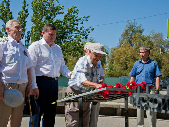 В Волгограде почтили память погибших в дни Сталинградской битвы