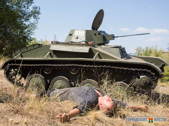 Волгоградцам показали бои за тракторный завод