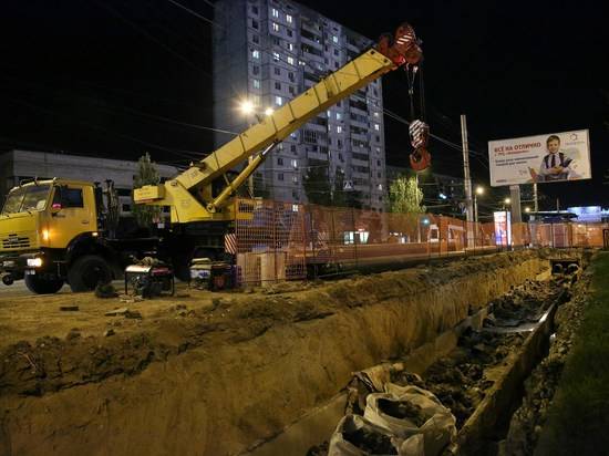 Реконструкция теплотрассы у «Парк Хауса» в Дзержинском районе Волгограда ведется в круглосуточном режиме