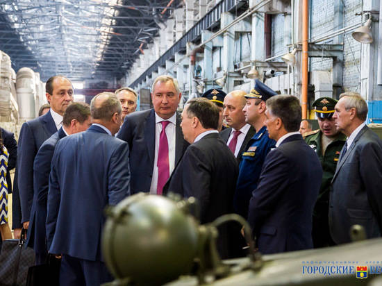 Дмитрий Рогозин и Андрей Бочаров обсуждают будущее волгоградского тракторного завода