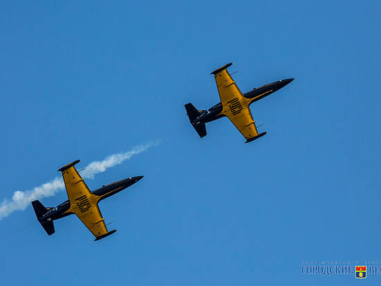 В небе над Волгоградом начались тренировочные полеты пилотажной группы «Регион»