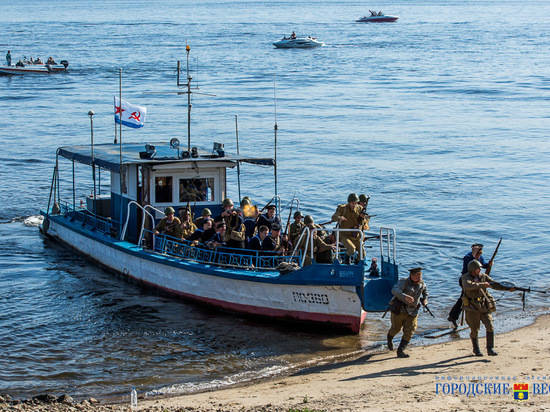 В Волгограде реконструировали высадку моряков-североморцев