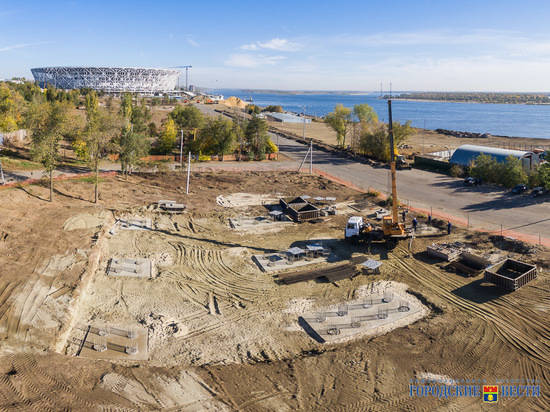 В Центральном парке Волгограда до конца ноября появится 50-метровое  колесо обозрения