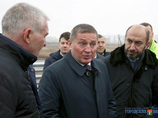 Андрей Бочаров проинспектировал строительство моста через Ахтубу