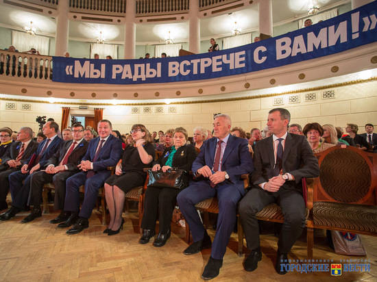 Волгоградские профсоюзы со 100-летним юбилеем поздравил Андрей Бочаров