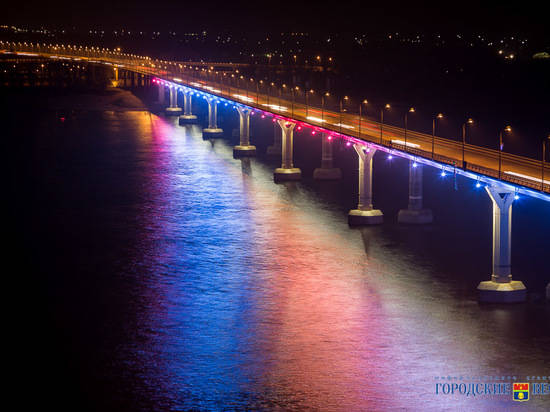 19 ноября в Волгограде  включат подсветку моста через Волгу