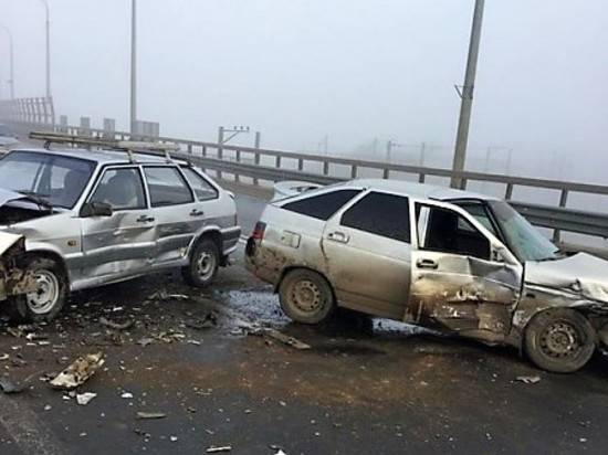 Водитель на «двенадцатой» устроил массовое ДТП на мосту через Волгу