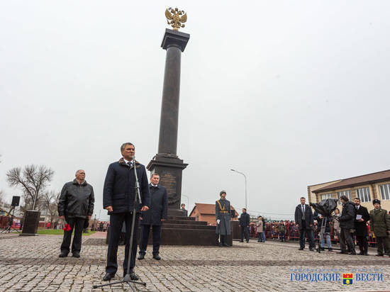 Вячеслав Володин и Андрей Бочаров приняли участие в церемонии открытия памятной стелы «Город воинской славы»