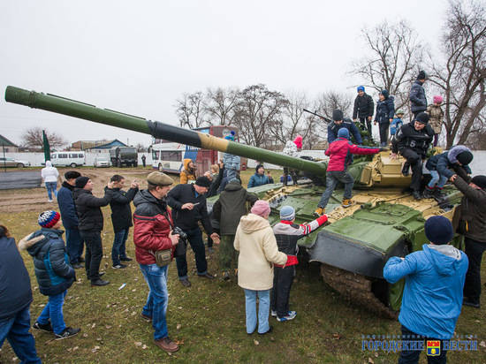 В Калаче-на-Дону жителям и гостям региона показали военную технику разных лет