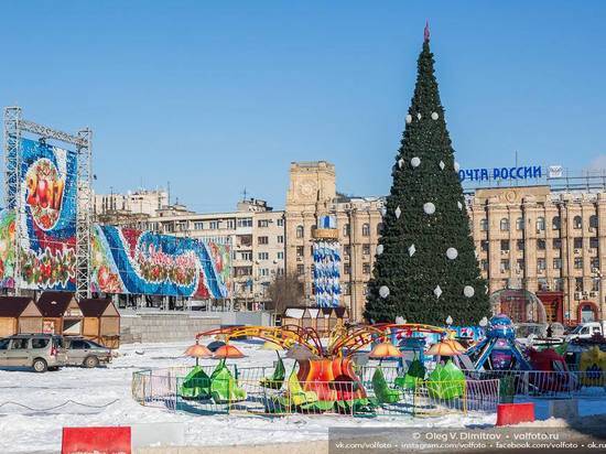 Огромная елка и новые новогодние инсталляции украсят главную площадь Волгограда к празднику