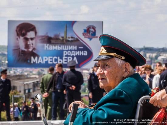 Андрей Бочаров и представители ведущих ветеранских организаций обсудили 75-летие победы под Сталинградом