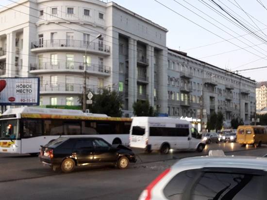 Утром понедельника из-за множества ДТП Волгоград  встал в пробках
