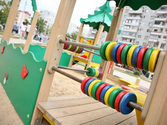 Установку спортивных городков во дворах Ворошиловского района закончат до 20 декабря