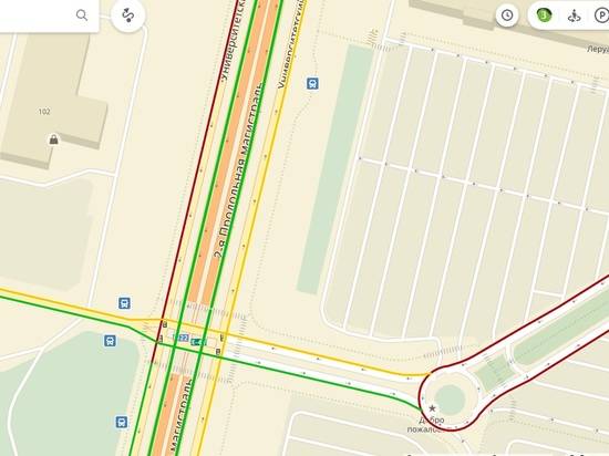 Праздник к нам приходит: машины возле «Акварели» почти час не могут выехать с парковки
