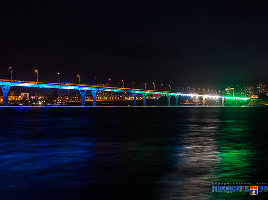 К Новому году Астраханский и «танцующий» мосты заиграют новыми красками