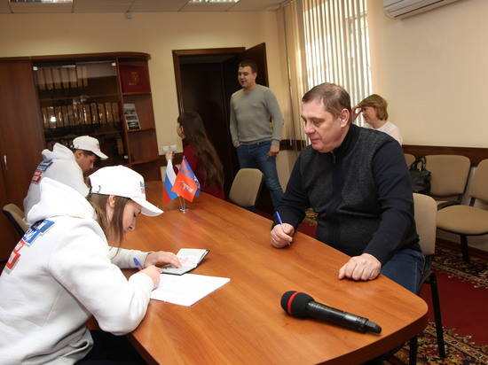 В Волгограде собирают подписи в поддержку самовыдвиженца Владимира Путина