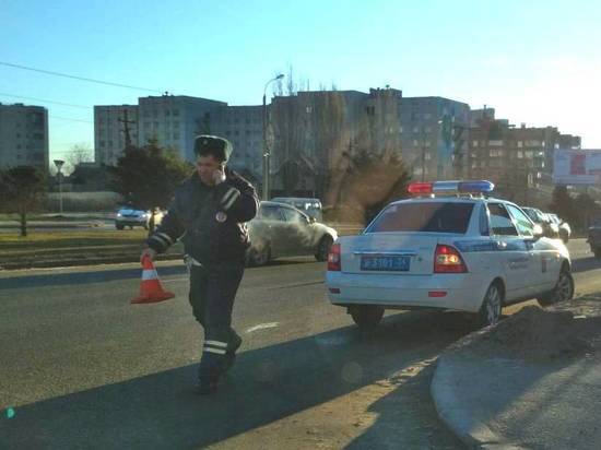 На севере Волгограда в ДТП попали сразу 6 машин