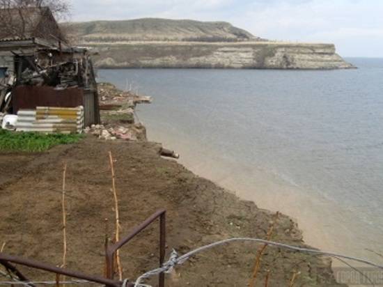 В Дубовке четыре дома могут уйти под воду из-за обрушения берега