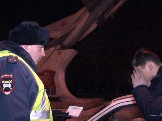 В Волгограде за вечер 40 водителей оштрафовали за грязные номера на машинах