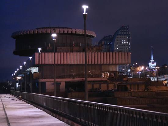В Волгограде на нижней эстакаде набережной засияли огни