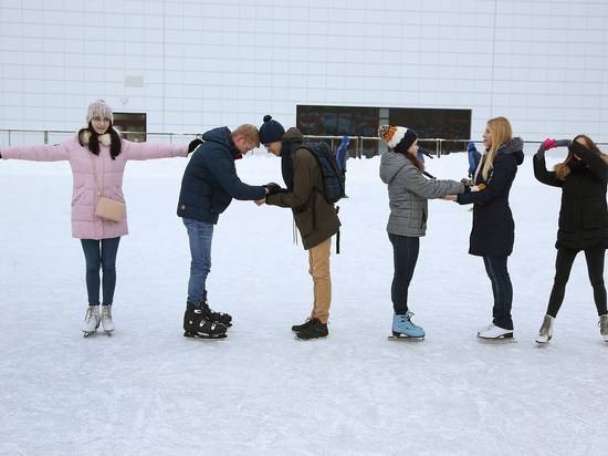 Бесплатный каток, флешмоб и подарки: волгоградцы отметили День студента акцией «Татьянин лед»