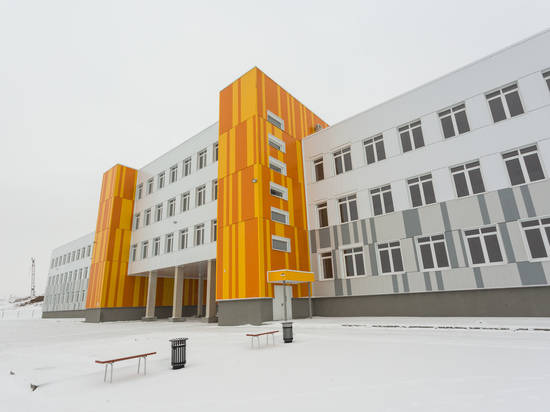 Андрей Бочаров проведет выездное совещание на площадке новой школы на 1000 мест