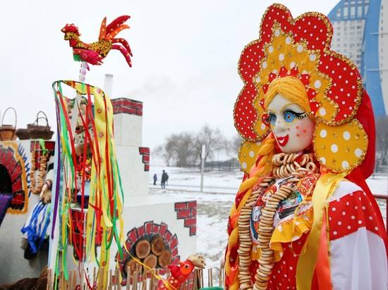 В Волгограде Масленицу встречают концертом, кулачными боями и выставкой кукол