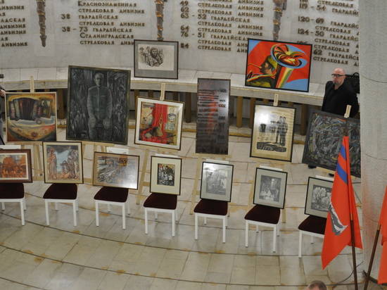 Художники Татарстана передали в дар Волгограду 40 картин о Великой Отечественной войне
