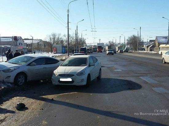 В Кировском районе две иномарки Hyundai «нашли» друг друга на дороге