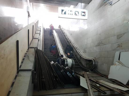 В Волгограде на четырех станциях скоростного трамвая старые эскалаторы меняют на новые