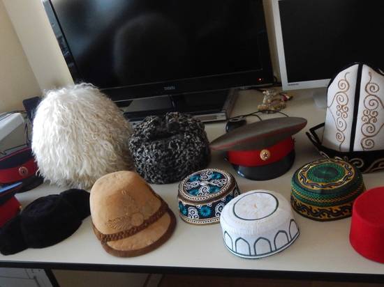 «Шапочный» интерес: волгоградец собирает уникальную коллекцию головных уборов разных стран мира