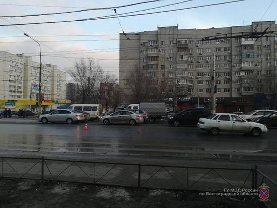 В Тракторозаводском районе легковушка сбила 17-летнего парня