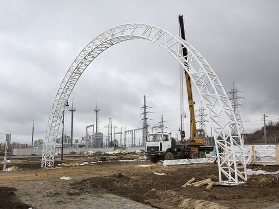 Тысячи огней: в Мемориальном парке у Мамаева кургана монтируют светодиодные арки