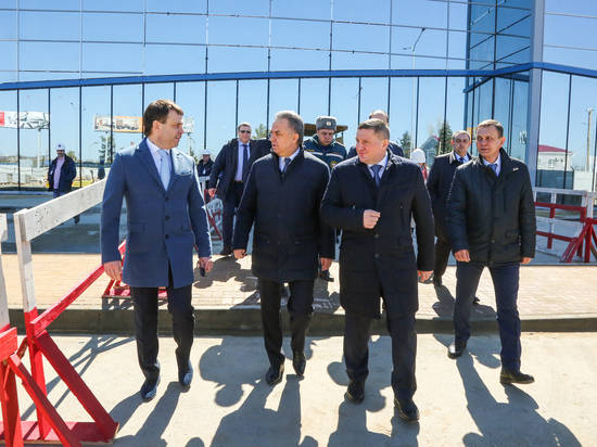 Андрей Бочаров показал Виталию Мутко новый терминал аэропорта