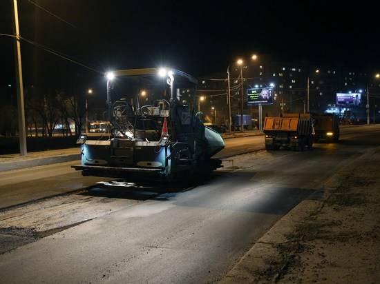 На улице Николая Отрады в Волгограде уложили выравнивающий слой