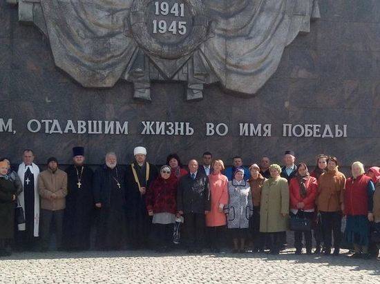 Гости из Подмосковья почтили память защитников Отечества в Волгограде