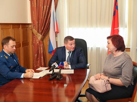 Губернатор Волгоградской области принял обращения от жителей региона в приемной Президента РФ