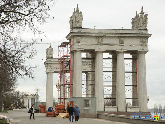 Центральную лестницу волгоградской набережной приводят в порядок