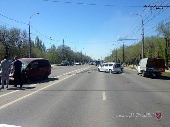 42-летняя женщина пострадала в массовом ДТП в Волгограде