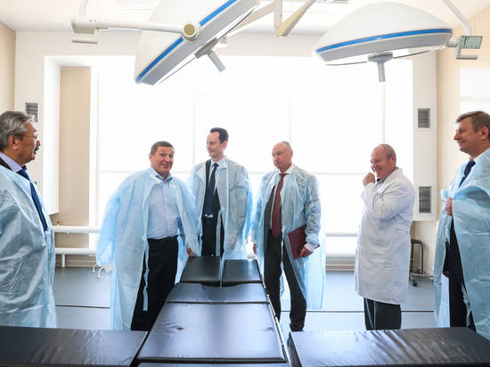 Андрей Бочаров осмотрел в Урюпинске отремонтированное детское отделение ЦРБ