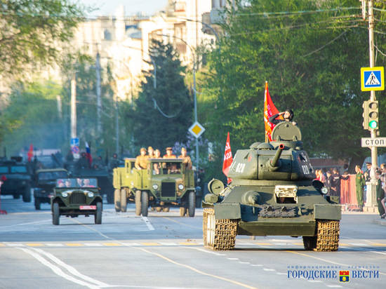 Танки в городе: в Волгограде прошла репетиция парада с участием боевой техники