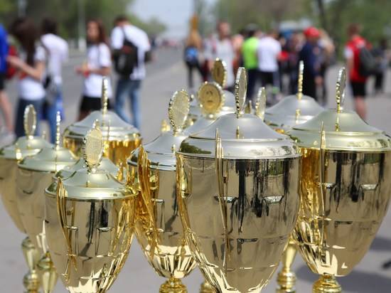 В Волгограде празднование 73-й годовщины Победы началось с эстафеты