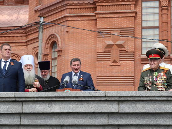 В Волгограде начался парад Победы
