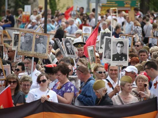 «Бессмертный полк» собрал тысячи волгоградцев и гостей города