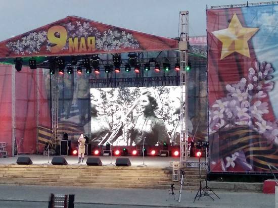На набережной Волгограда начался праздничный 3-часовой концерт