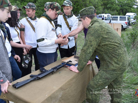 Около 500 школьников преодолели 12 этапов «Зарницы» на юге Волгограда