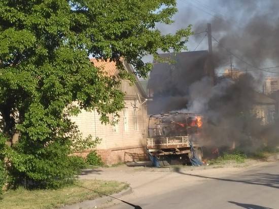 В Дзержинском районе сгорела грузовая "газель"