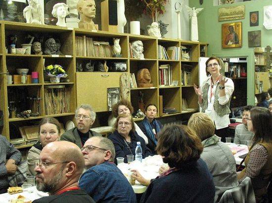 В музее-мастерской Петра Малкова в Волжском в людях открывают скрытые таланты